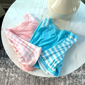 Set of 2 short sleeve shirts, baseball style with striped sleeves, size Medium